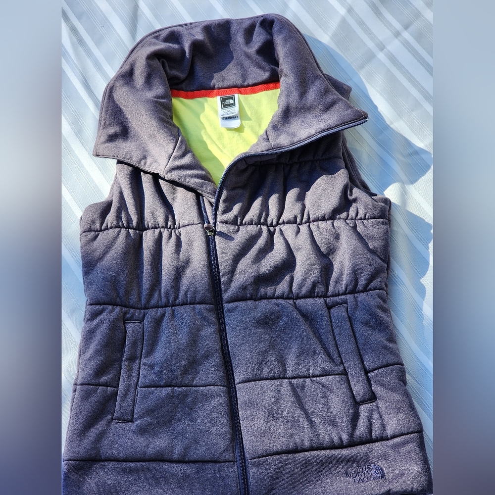THE NORTH FACE Women's Size Small, Puffer Vest, Asymmetric, Lavender Gre…